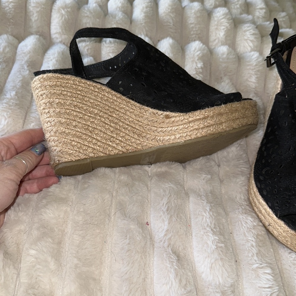 Size 7 never worn, black wedge, adjustable straps shoes - Picture 3 of 4